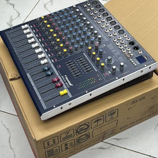 Soundcraft SMX 800 8 channels plain mixer 